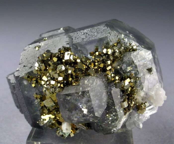 3303834_fluorite_quartz_pyrite (700x581, 63Kb)