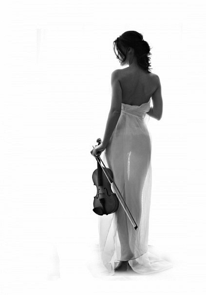 Стать чувственной. Женщина со спины. Девушки со скрипкой. Скрипачка со спины. Фигура скрипка.
