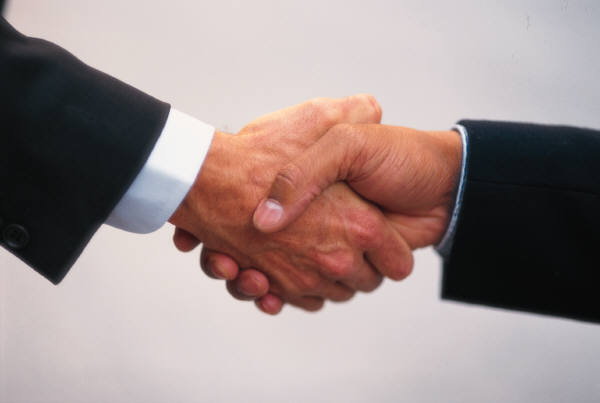 handshake (600x403, 15Kb)
