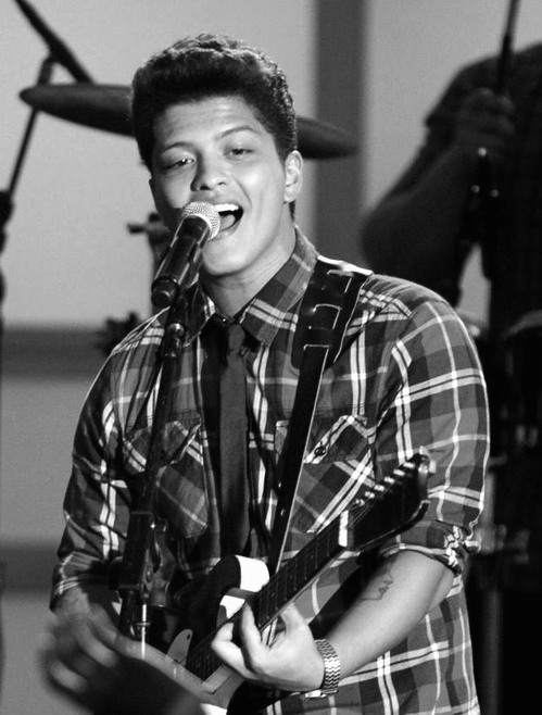 4156496_bruno_mars_102990820 (499x658, 189Kb)