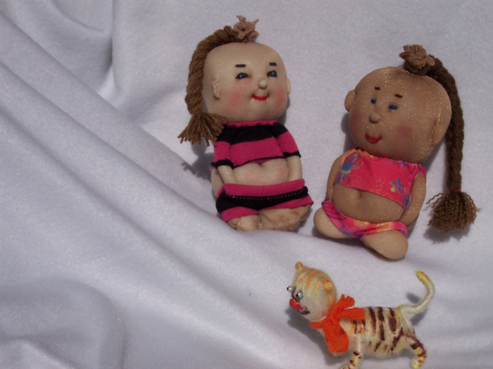 Песня веселая кукла. Прикольные куклы. Самые смешные куклы. Смешные куклы своими руками. Две смешные куклы.