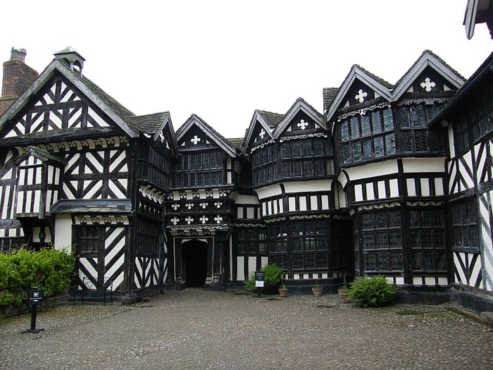 Little Moreton Hall-5 (700x525, 154Kb)