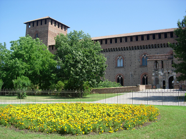 Italy - Visconti Castle, Pavia (640x480, 274Kb)
