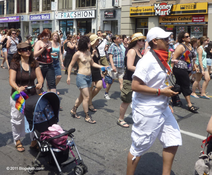 toronto-dyke-march-2011-14 (700x580, 144Kb)