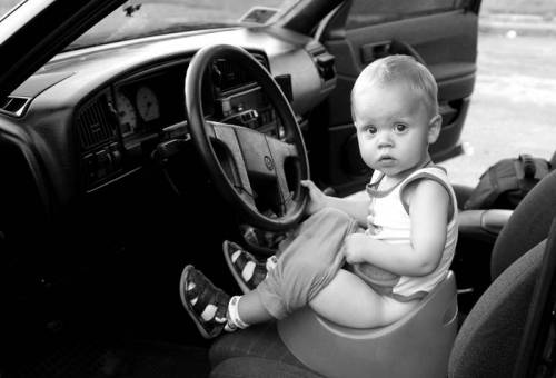 Результат пошуку зображень за запитом "дитина за рулем машини"