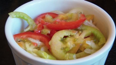 salat_iz_zelenyh_pomidorov (450x253, 75Kb)
