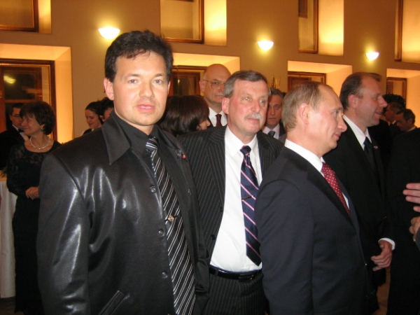 3418201_Dr__Alexandr_Cach_with_Putin_tx604_1 (600x450, 164Kb)