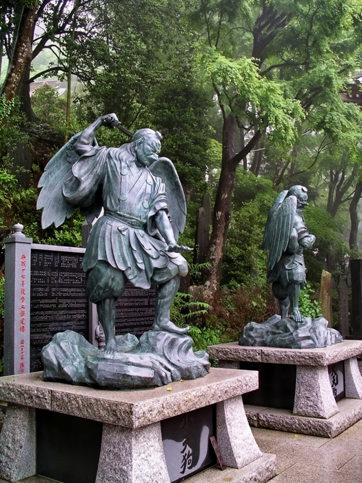 2454993_Tengu_statues_on_Mt__Takao_2 (525x700, 372Kb)