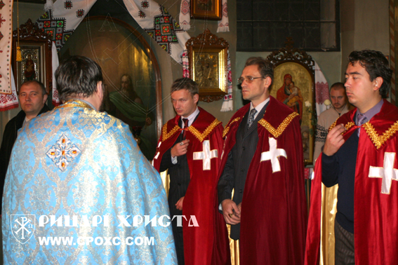 3418201_Slyjba_podorojnh__Hram_Sv__Mikoli_Naberejnogo__21_10_08__m__Kiv_26_58 (567x378, 425Kb)