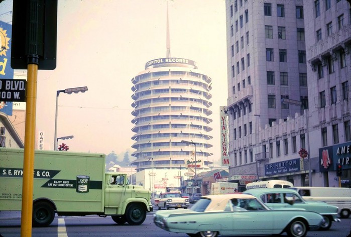 1962-Capitol-Records-Building-and-AA-Airlines-Building-from- (700x472, 89Kb)