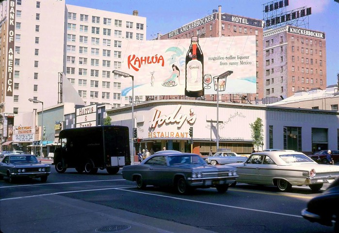 1965-Corner-of-Hollywood-and-Vine-Hotel-Knickerbocker-Hodys (700x481, 114Kb)