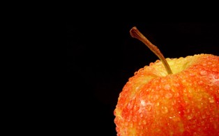 Food_Fruits_and_Berryes_Apple_on_a_black_background_015412_ (314x196, 9Kb)
