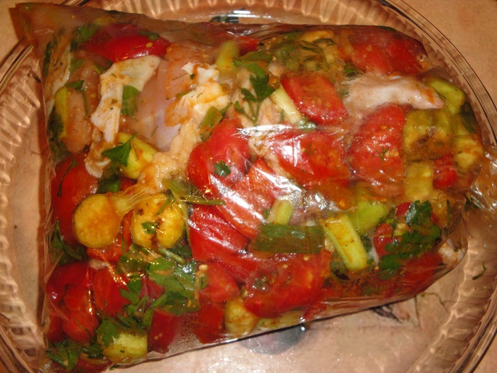 Мясо с овощами в рукаве рецепт. Курица с овощами в пакете для запекания. Курица запечённая с овощами в рукаве. Курица с овощами в духовке в рукаве. Овощи в рукаве для запекания.