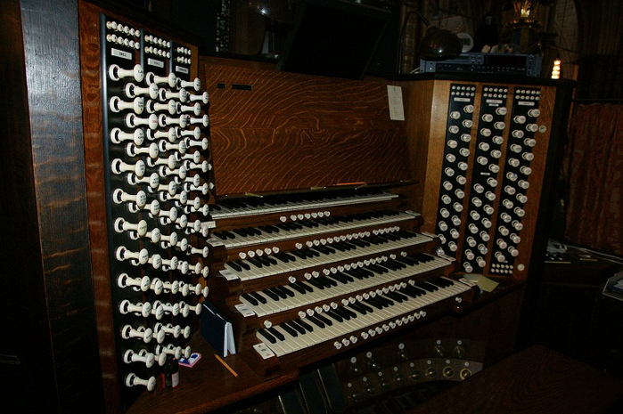 5488202827_9281b7e3c9_b.jpgThe Organ console at Westminster Abbe (700x465, 203Kb)