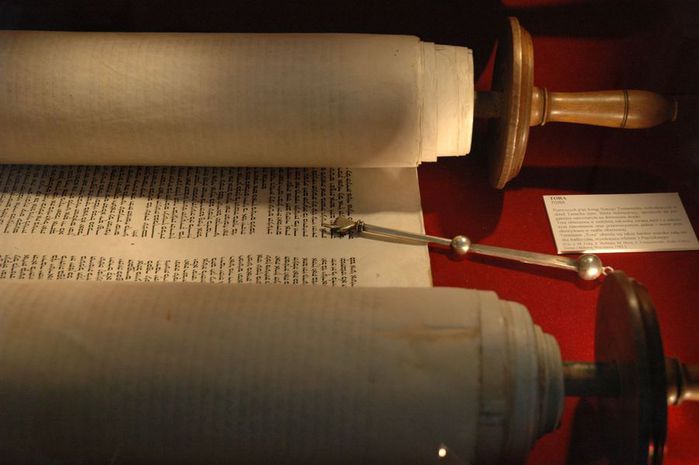 Torah_and_jad (700x465, 37Kb)