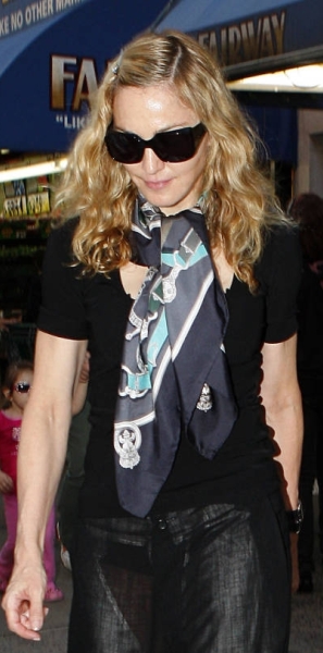 20110914-pictures-madonna-out-and-about-new-york-08 (297x600, 130Kb)