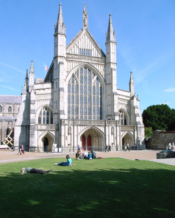 Winchester_Cathedral_-west_front-21July2008 (560x700, 173Kb)