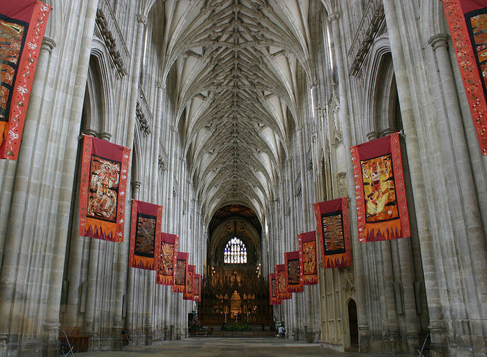 800px-Winchester_cathedral_flags (700x513, 118Kb)