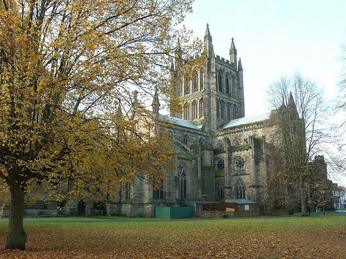 800px-Hereford_cathedral_001 (700x525, 173Kb)