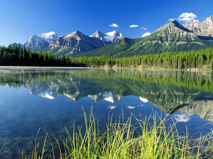 Herbert Lake and Bow Range, Canadian Rockies, Alberta (700x525, 337Kb)