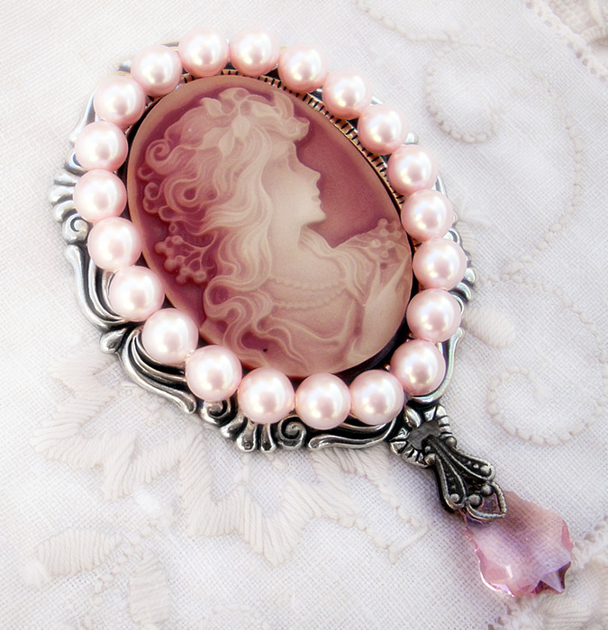 Pink_Cameo_and_Pearls_Brooch_by_Aranwen (675x700, 159Kb)