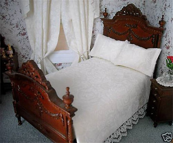 Постельное белье на кровать машинку
