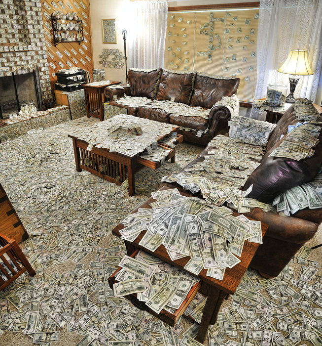 a_room_filled_with_an_obnoxious_amount_of_money_by_vlue-d4o6l53 (653x700, 220Kb)