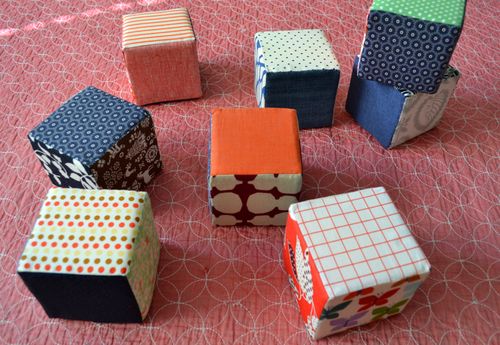 Картонные кубики из коробки от молока