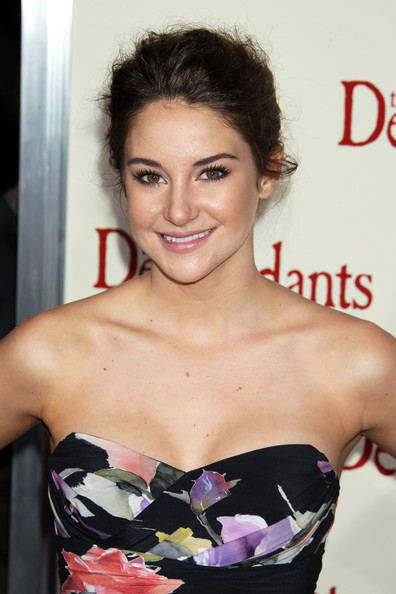 838078_ShaileneWoodleyDescendantsLosAngelesPremiereQrwve7ySriXl (396x594, 62Kb)