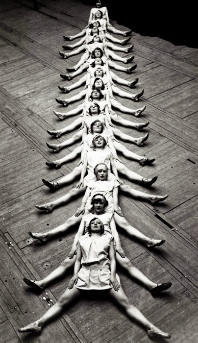 The Centipede performed by dancers in Brussels 1929 m (404x700, 103Kb)