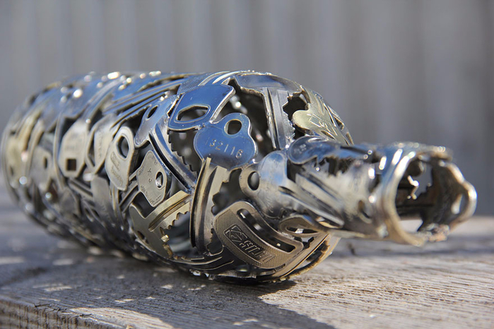 recycled-metal-sculptures-key-coin-michael-moerkey-2 (700x466, 343Kb)