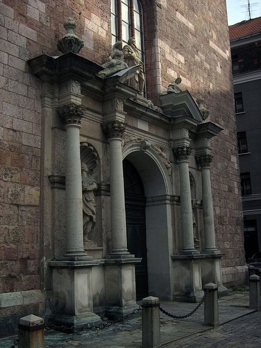 St_peters_church_riga_front_door (525x700, 87Kb)