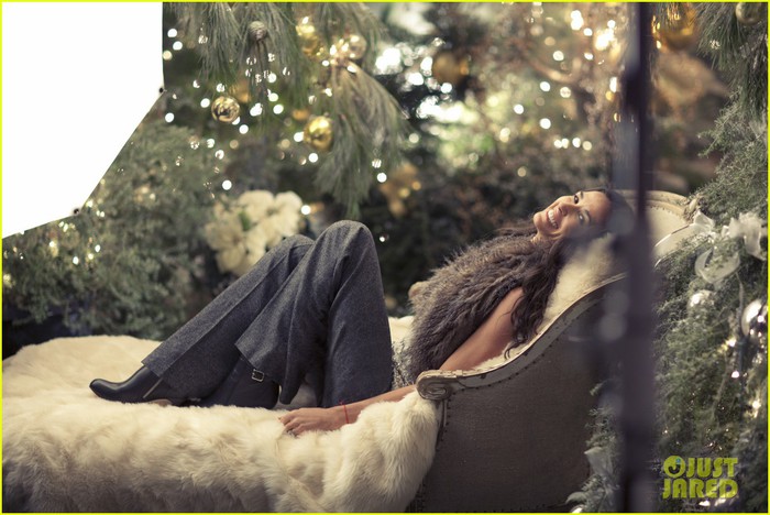 demi-moore-ann-taylor-holiday-03 (700x468, 92Kb)