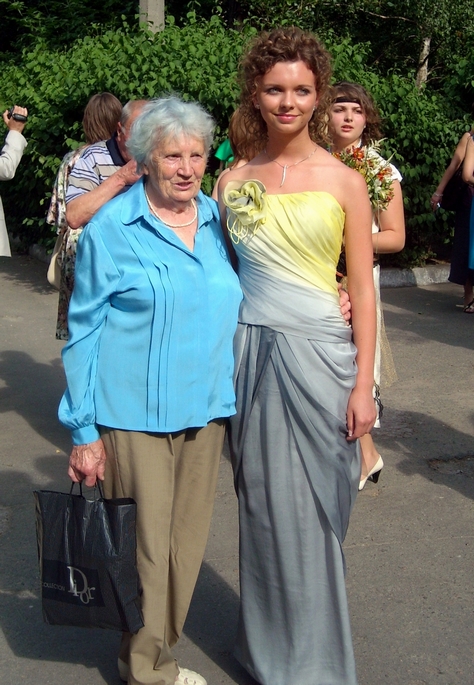 4621511_Vipysknica_Mashenka_i_eyo_schastlivaya_babyshka (474x685, 331Kb)