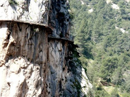 1318320216_a_trail_for_adrenaline_junkies_640_01[1] (450x336, 52Kb)
