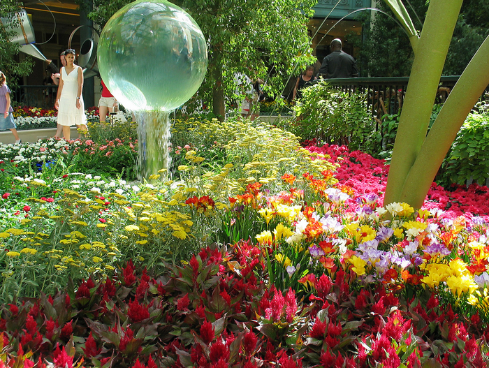 All sizes  Bellagio spring garden  Flickr - Photo Sharing! (700x527, 1032Kb)