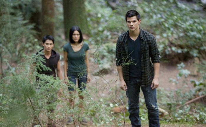 Twilight-Saga_3A-Breaking-Dawn-Part-1_2C-The-1665970 (700x430, 87Kb)