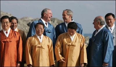 APEC2005_Hanbok (399x231, 71Kb)