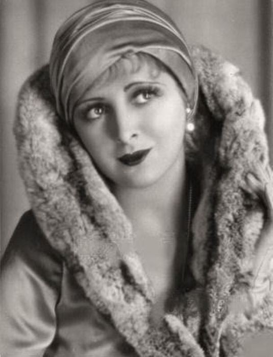 Актриса дав. Билли дав. Билли дав Billie dove. Актриса Билли дав фото. Билли дав и Говард Хьюз.