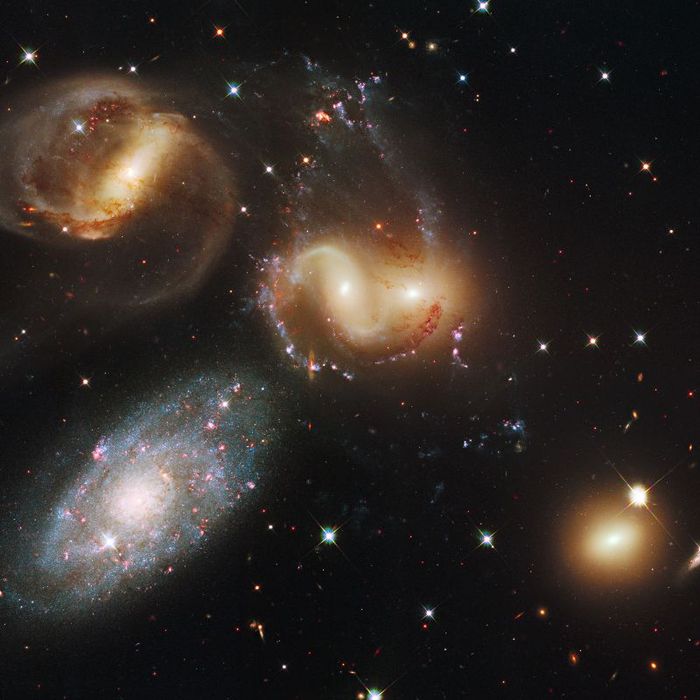 HST RELEASE_Stephan's Quintet (700x700, 57Kb)