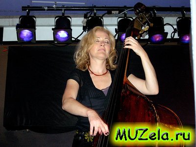 1274677552_Nicki_Parrott_Fly_Me_to_The_Moon_2009_lossless_3 (400x300, 30Kb)