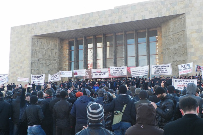 Митинг в дагестане. Митинги в Дагестане. Протесты в Дагестане. Протесты в Махачкале. Дагестанец на митинге.