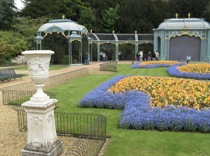 All sizes  Aviary in Waddesdon Manor  Flickr - Photo Sharing! (700x523, 993Kb)