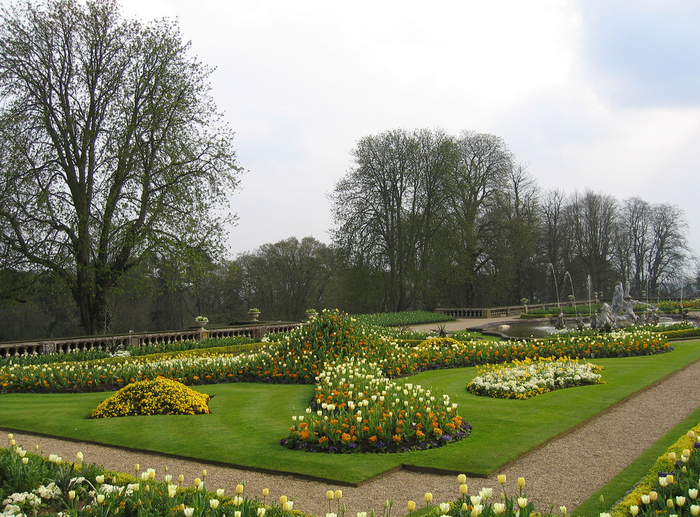 All sizes  2006_04_21 Waddesdon Manor  Flickr - Photo Sharing! (700x517, 823Kb)