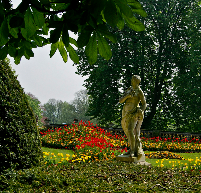 All sizes  Waddesdon Manor - April 2011  Flickr - Photo Sharing! (700x671, 1084Kb)