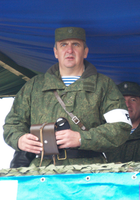 Полковник дей командир танкового полка
