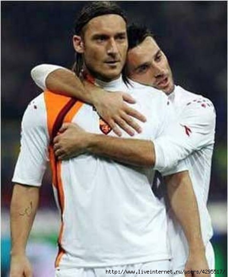 /4295517_1322672915_footballloveandpassiontotti (469x570, 114Kb)