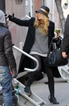901808856_Katya_Blake_Lively_Leighton_Meester_023_122_785lo (459x700, 249Kb)