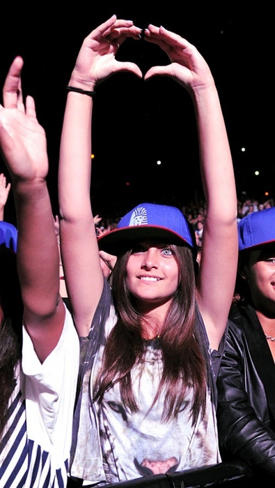 paris-jackson-chris-brown-concert-500x885-1 (395x700, 179Kb)