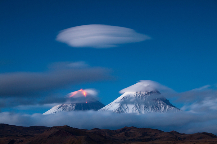камчатка облака горы и вулкан (700x466, 227Kb)